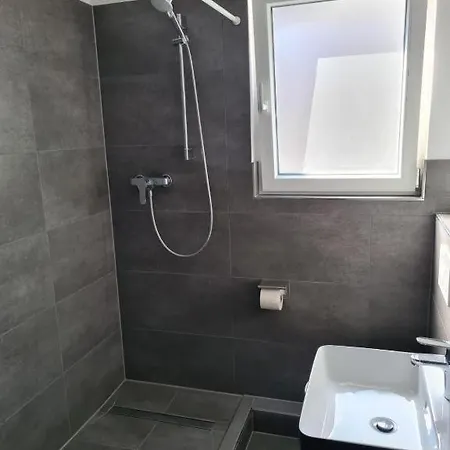 City-apartment, Zentral, & Netflix *