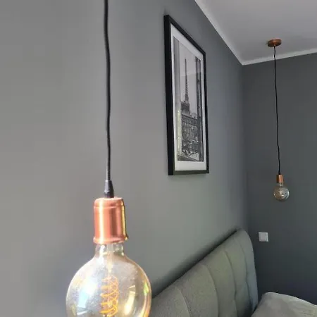 City-apartment, Zentral, & Netflix